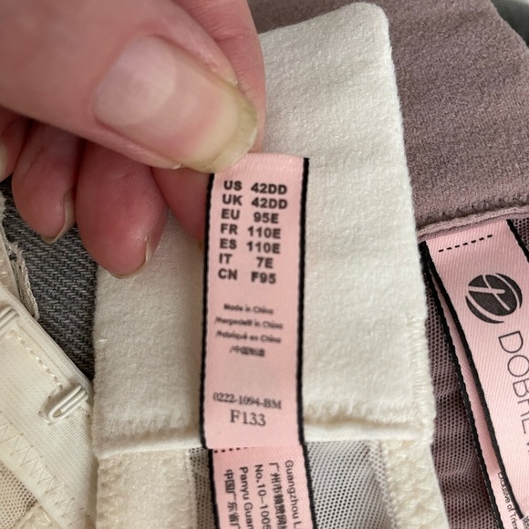 Two pack of bras, 42DD and 42E - Picture 4 of 9